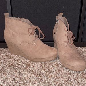 ✨3/$20✨ Tan wedges